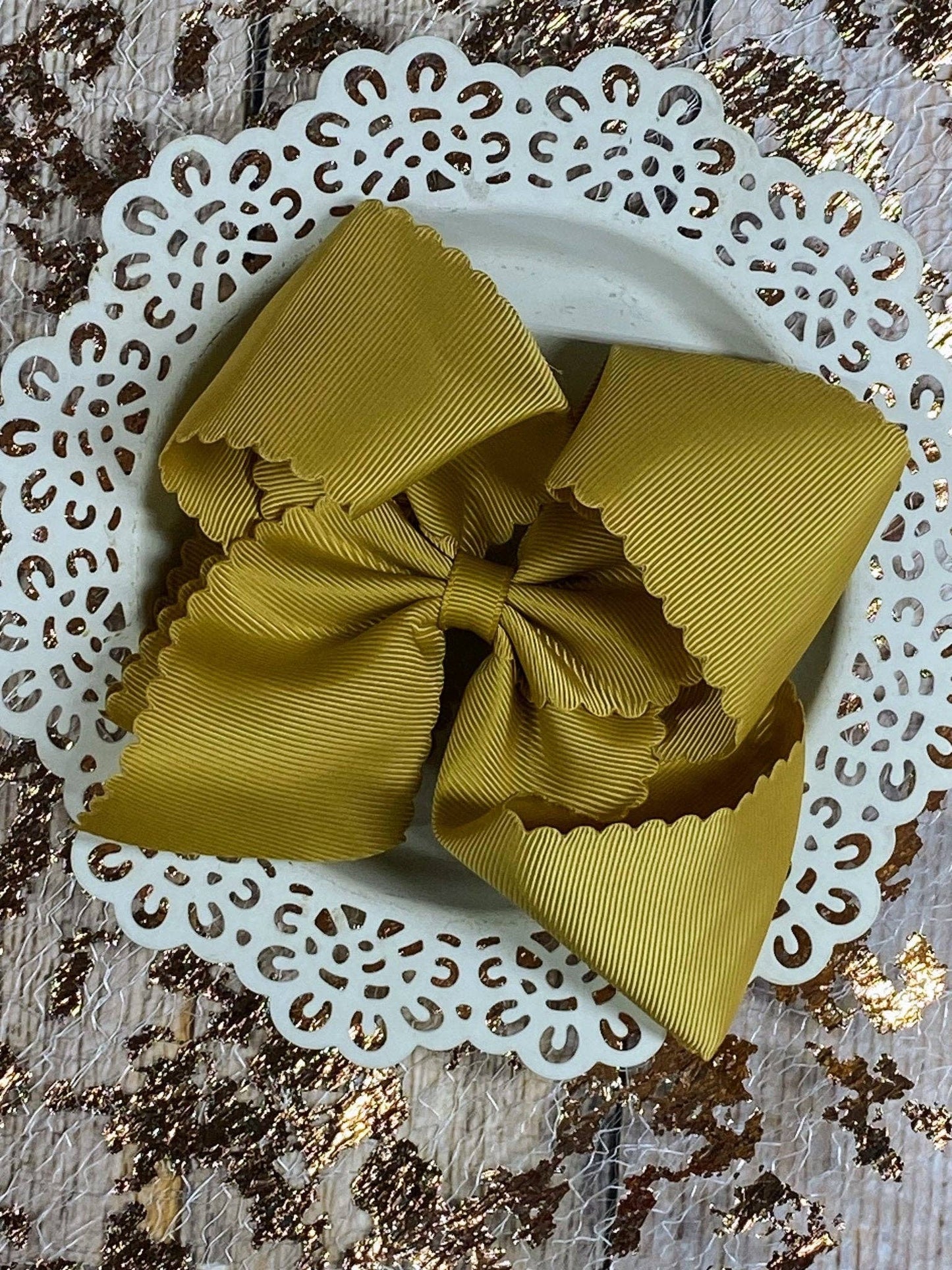 Scalloped Bow - 5.5"