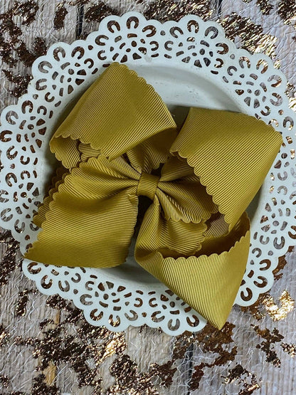 Scalloped Bow - 5.5"
