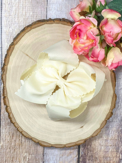 Scalloped Bow - 5.5"