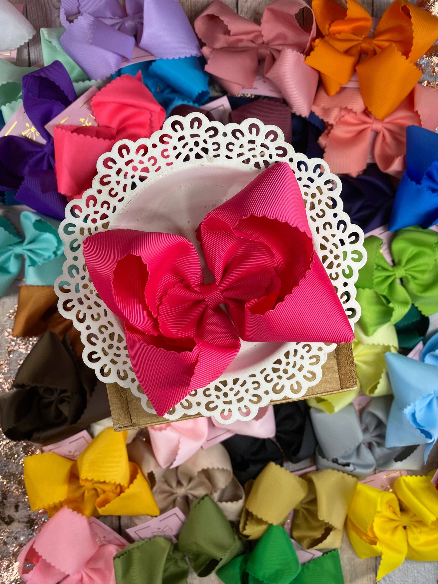 Scalloped Bow - 5.5"