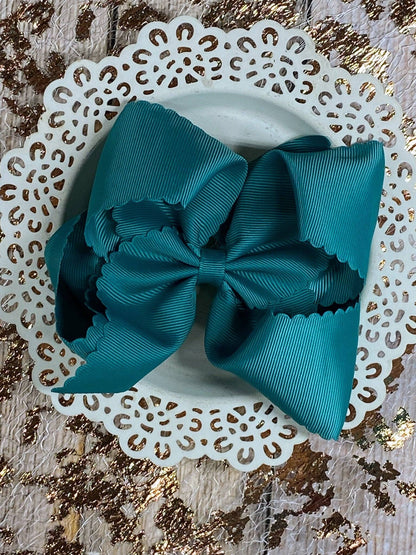Scalloped Bow - 5.5"
