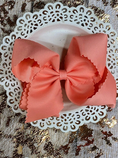 Scalloped Bow - 5.5"