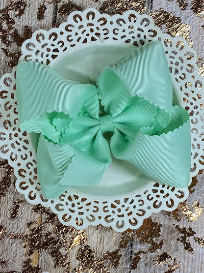 Scalloped Bow - 5.5"