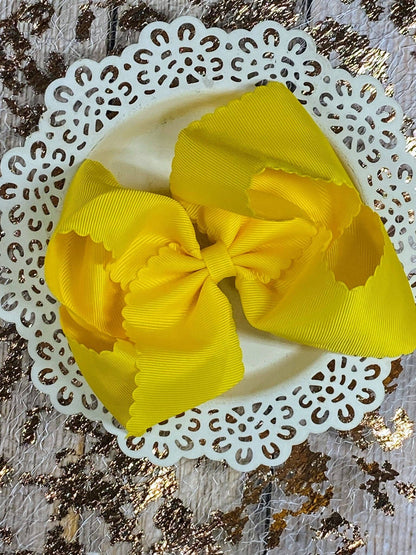 Scalloped Bow - 5.5"